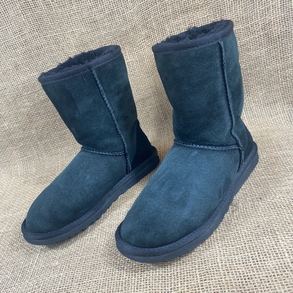 UGG Boots Australia Classic Short Black Suede Fur Lined Women SZ 6 - Picture 1 of 12